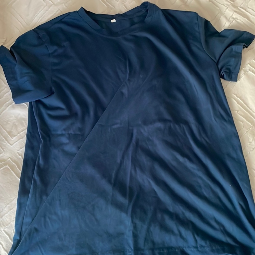 4 perfectly never worn tee shirts. Plain tees
